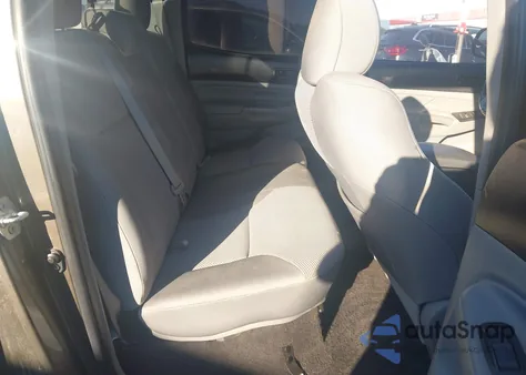 2013 Toyota Tacoma Base V6 z USA, uszkodzony, nr VIN 3TMLU4EN4DM123154